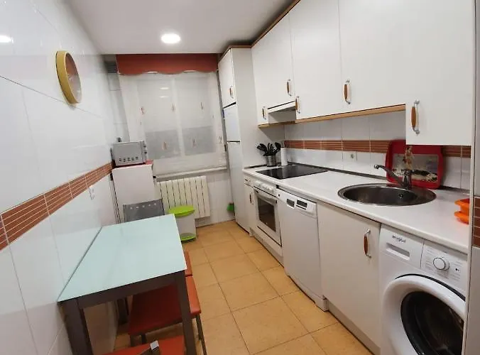 De Tres Con Garaje Y Todos Servicios Cerca Burgo