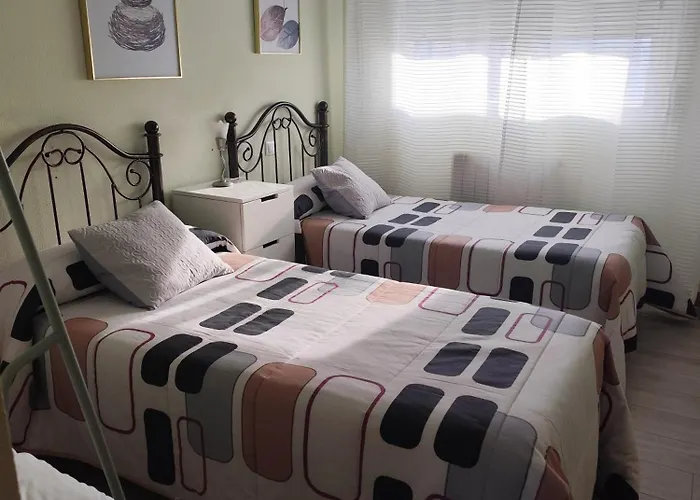 De Tres Con Garaje Y Todos Servicios Cerca *